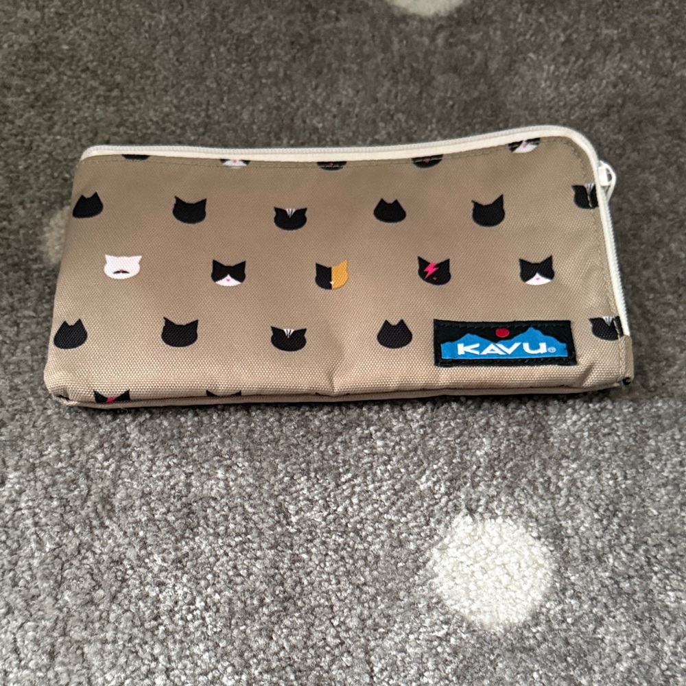 KAVU Kids Tan Cat Pattern Pouch with hot pink on the inside